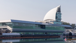 生配信番組の多さと不思議な「可愛さ」、シロウト臭さも味にする大村公式チャンネル